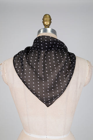 Foulard triangle moyen "petit coeur après 9h"