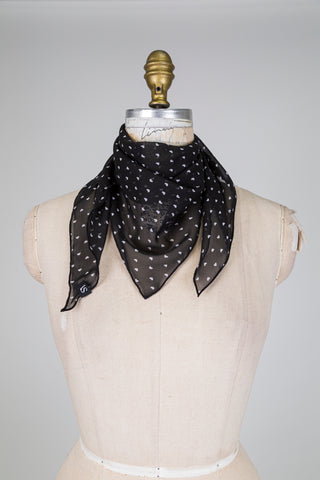 Foulard triangle moyen "petit coeur après 9h"