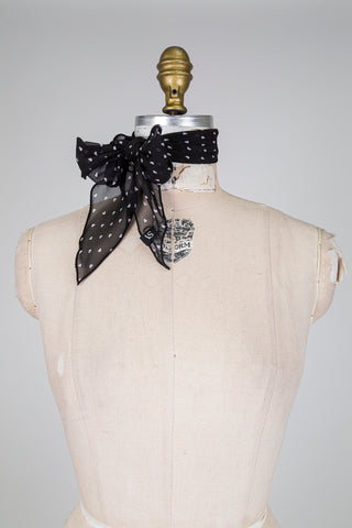 Foulard triangle moyen "petit coeur après 9h"