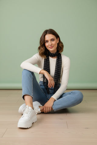 Medium triangle scarf "little heart after 9am"