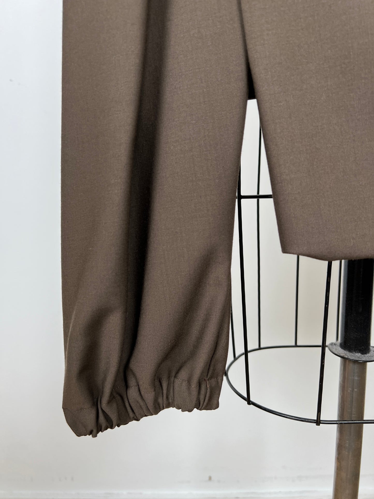 Pantalon sarouel asymétrique moka à pan de jupe (M+L)