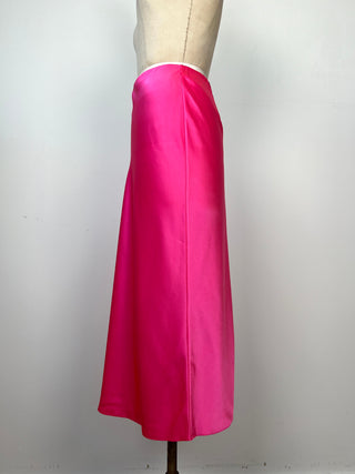 Delightful pink satin skirt (6/8)