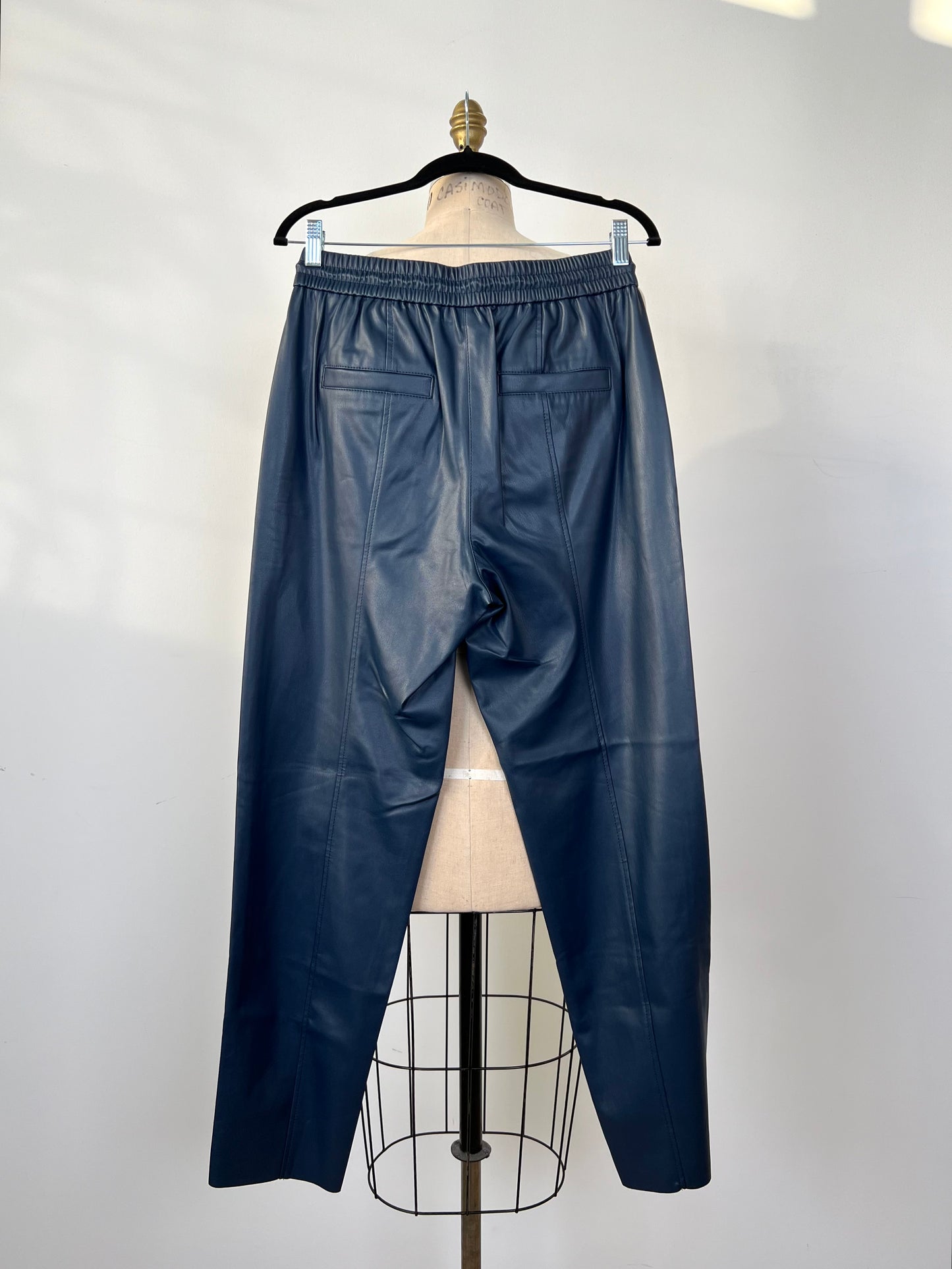 Pantalon en faux cuir bleu lavable (M)
