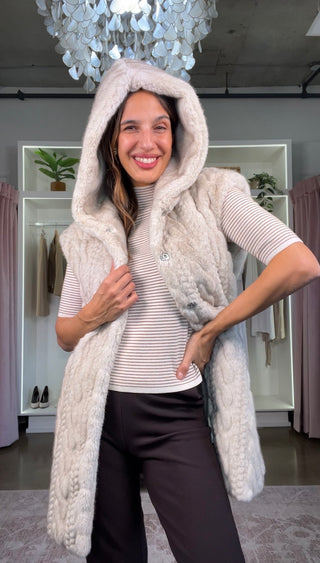 Faux fur cable-knit sleeveless jacket (2+4)