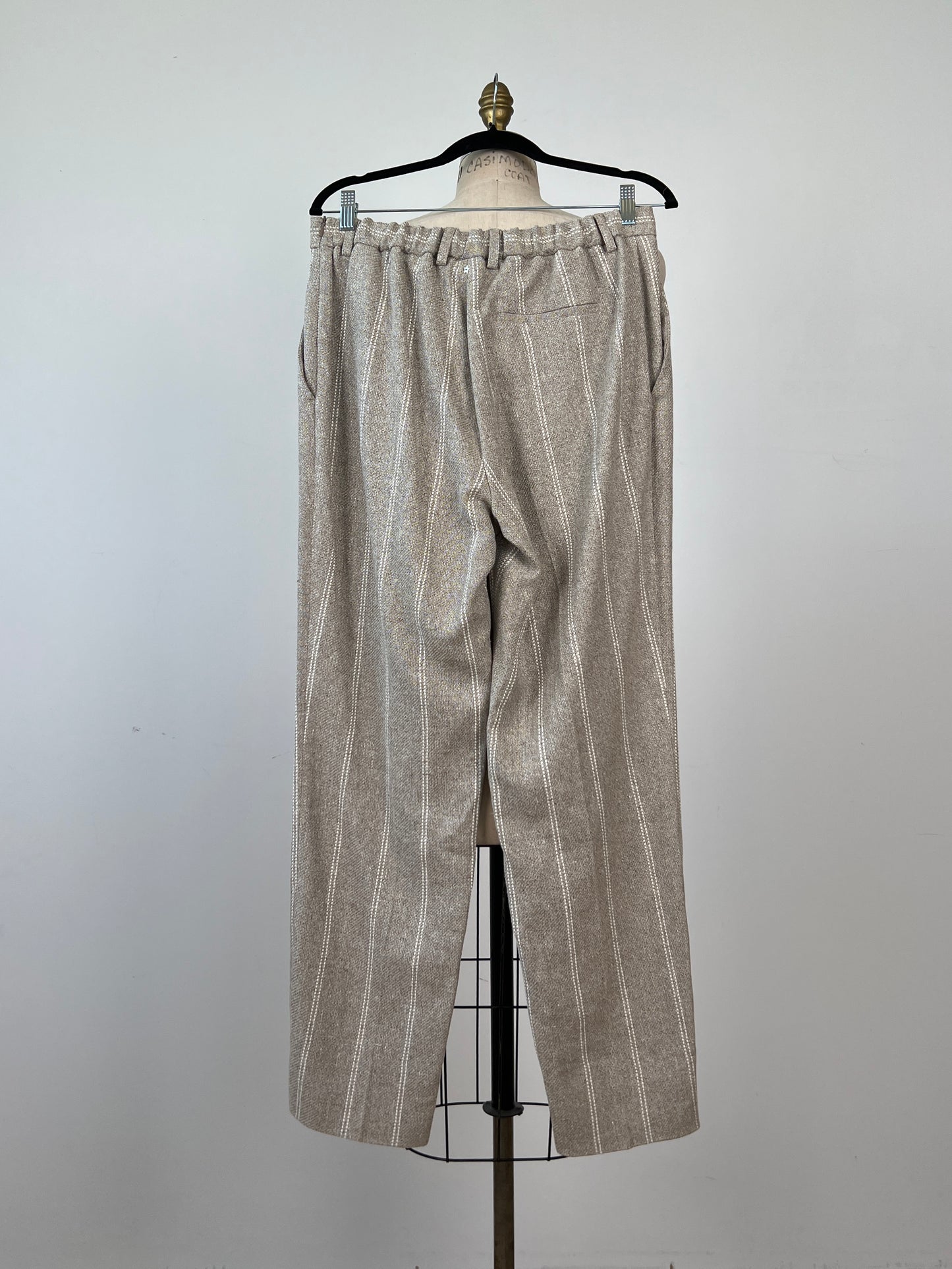 Pantalon luxueux taupe à rayures crème (10)