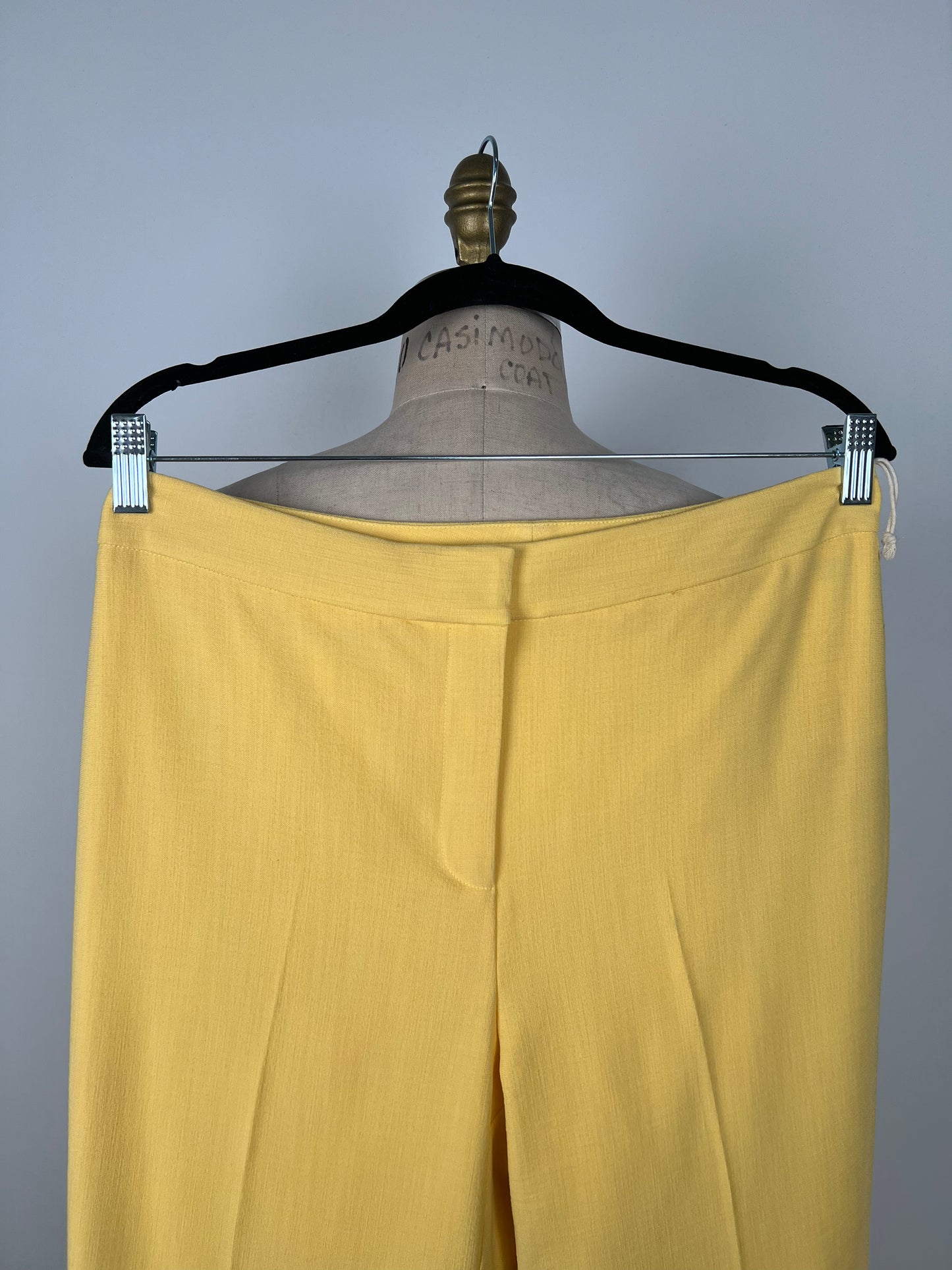 Pantalon tailleur jaune (8 +10)