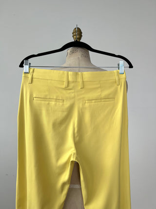 Pantalon tailleur jaune à jambe évasée (6+8)