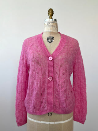 Cardigan en tricot torsadé et ajouré rose bonbon (S)