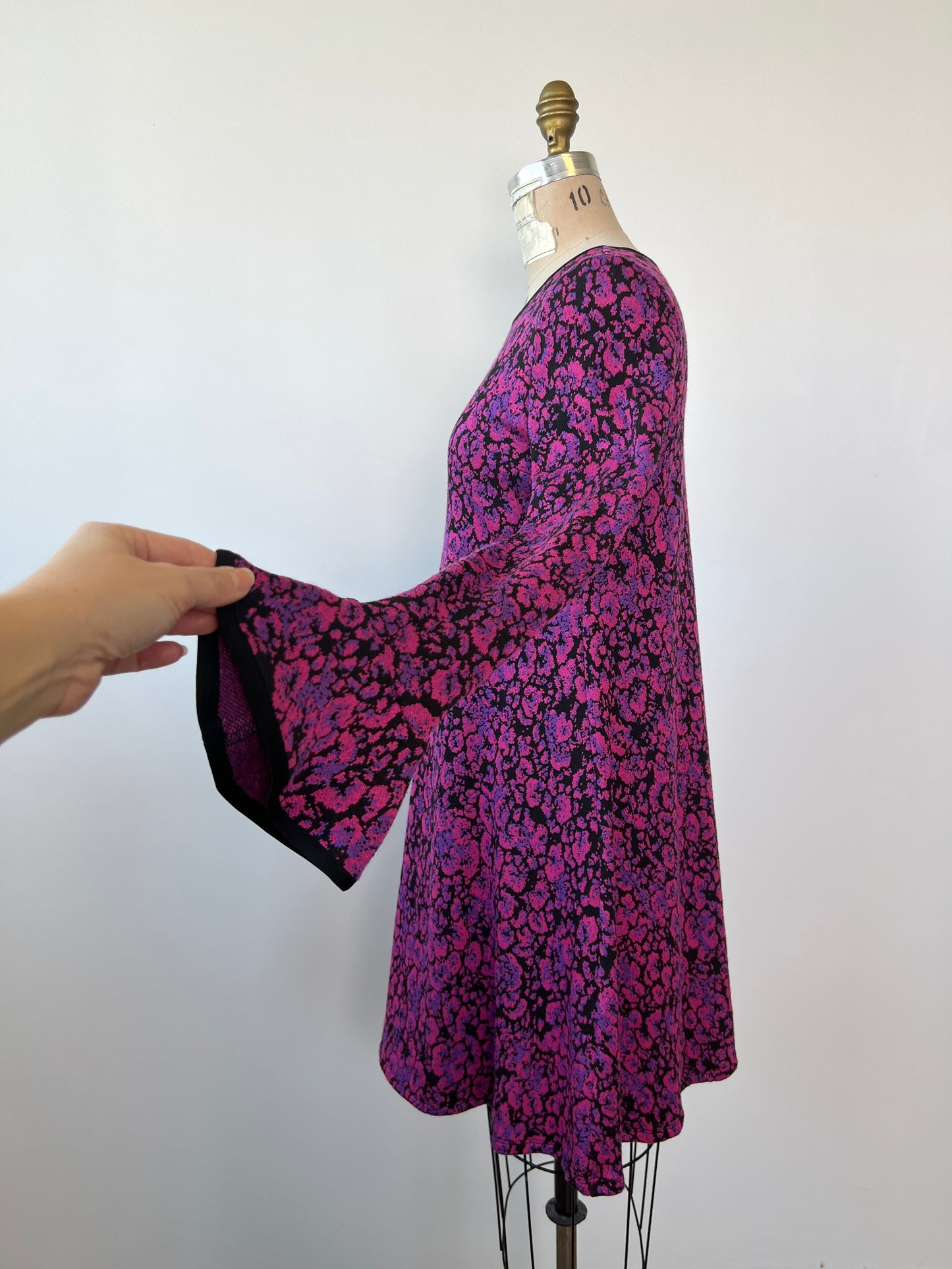 Robe évasée en tricot à jacquard noir mauve et rose (M)