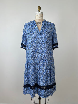 Robe évasée florale exotique bleue à broderies (6)