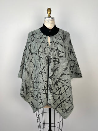 Poncho à col montant en tricot vert de gris à jacquard noir (TU)