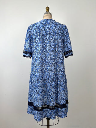 Robe évasée florale exotique bleue à broderies (6)