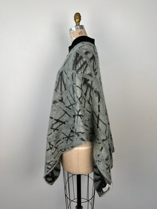 Poncho à col montant en tricot vert de gris à jacquard noir (TU)