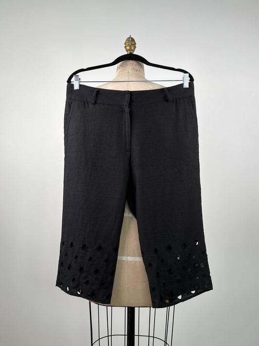 Pantalon corsaire noir en lin ajouré de broderies (L)