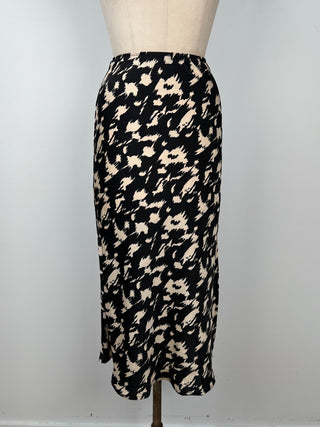 Black flowing skirt with black cream pattern (6)