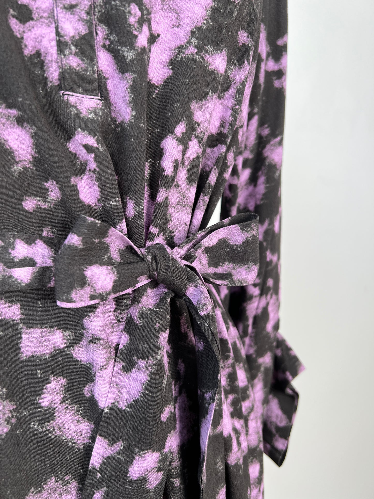 Robe ample à manches ballons noire et lilas  (6)