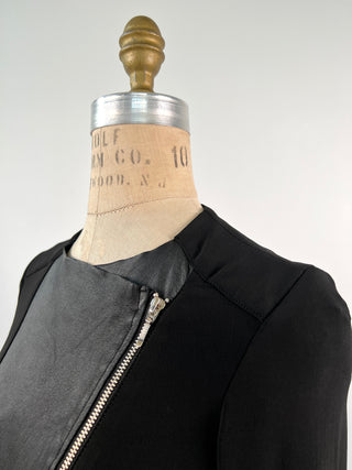 Veste noire à détail de cuir véritable (XS/S)