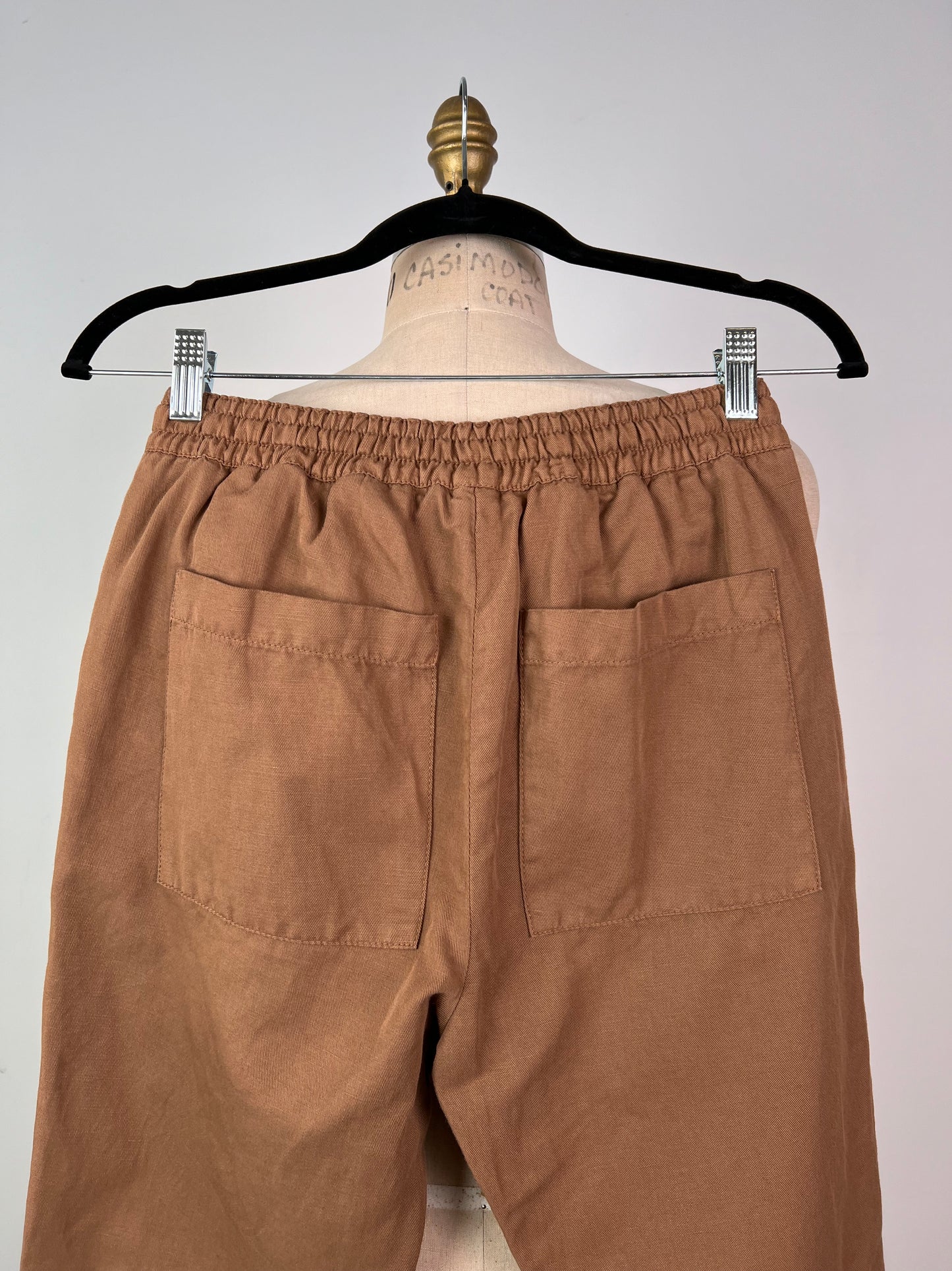 Pantalon tout-aller muscade en coton et lin (2)