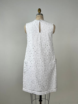 Robe en broderie anglaise blanche à claire-voies argent (6+10)