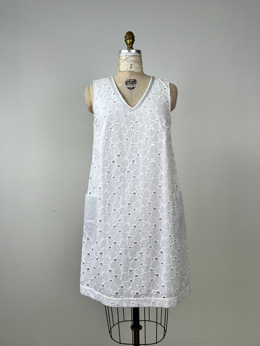 Robe en broderie anglaise blanche à claire-voies argent (6+10)