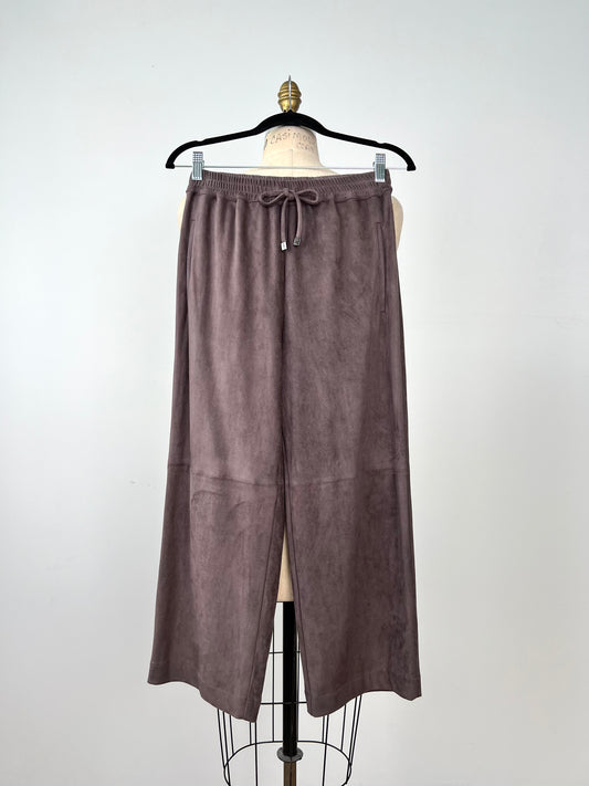 Pantalon mou chic écourté en faux suède chocolat (2 et 6)