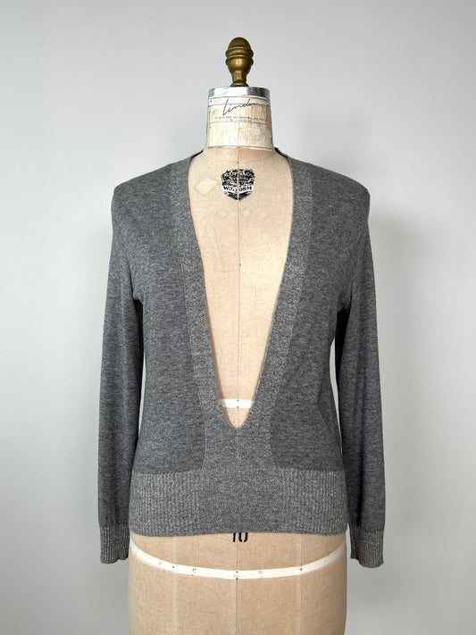 Chandail en tricot gris à encolure ultra échancrée (S)