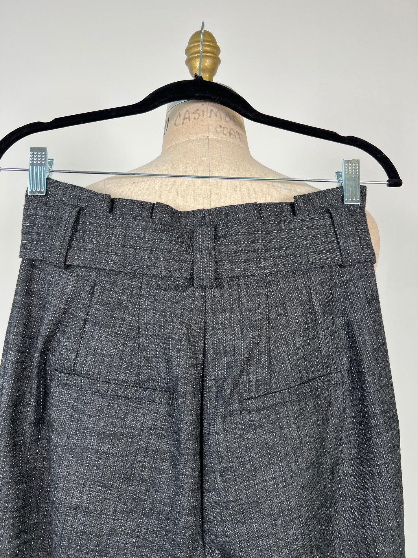 Pantalon en tricot anthracite à rayures argent à coupe chino (6/8)