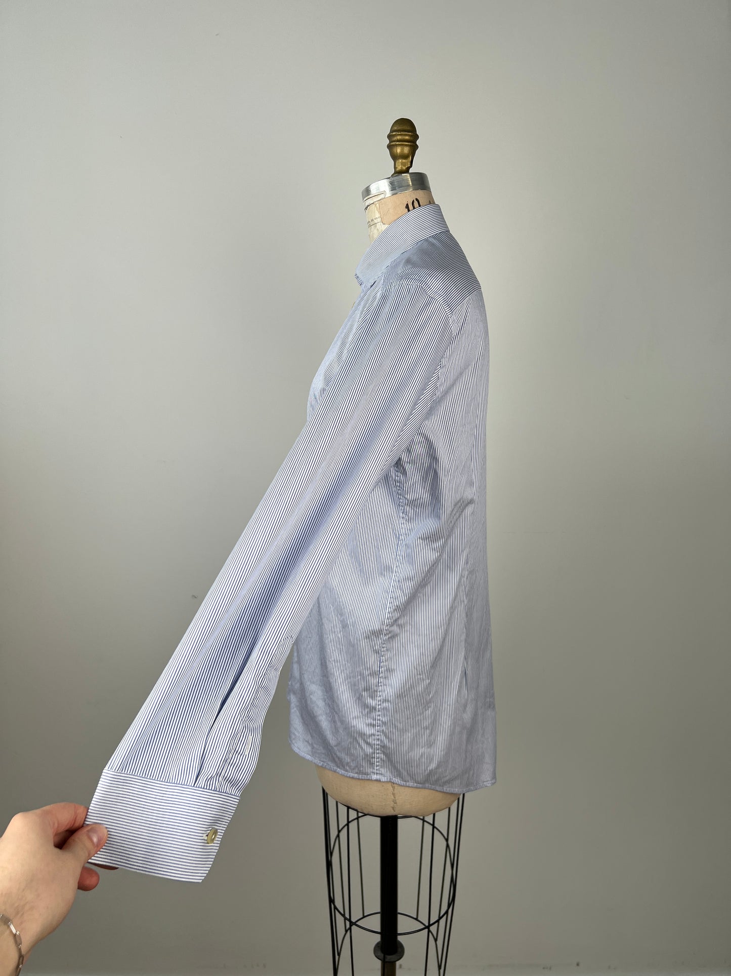 Chemise classique blanche à rayures bleues (L)