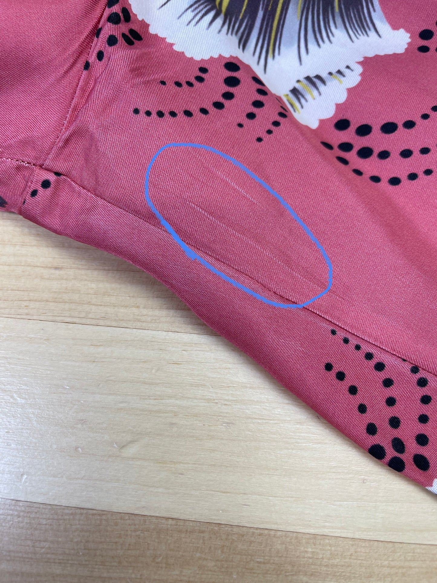 Robe rose fraise à imprimé abstrait graphique (6)
