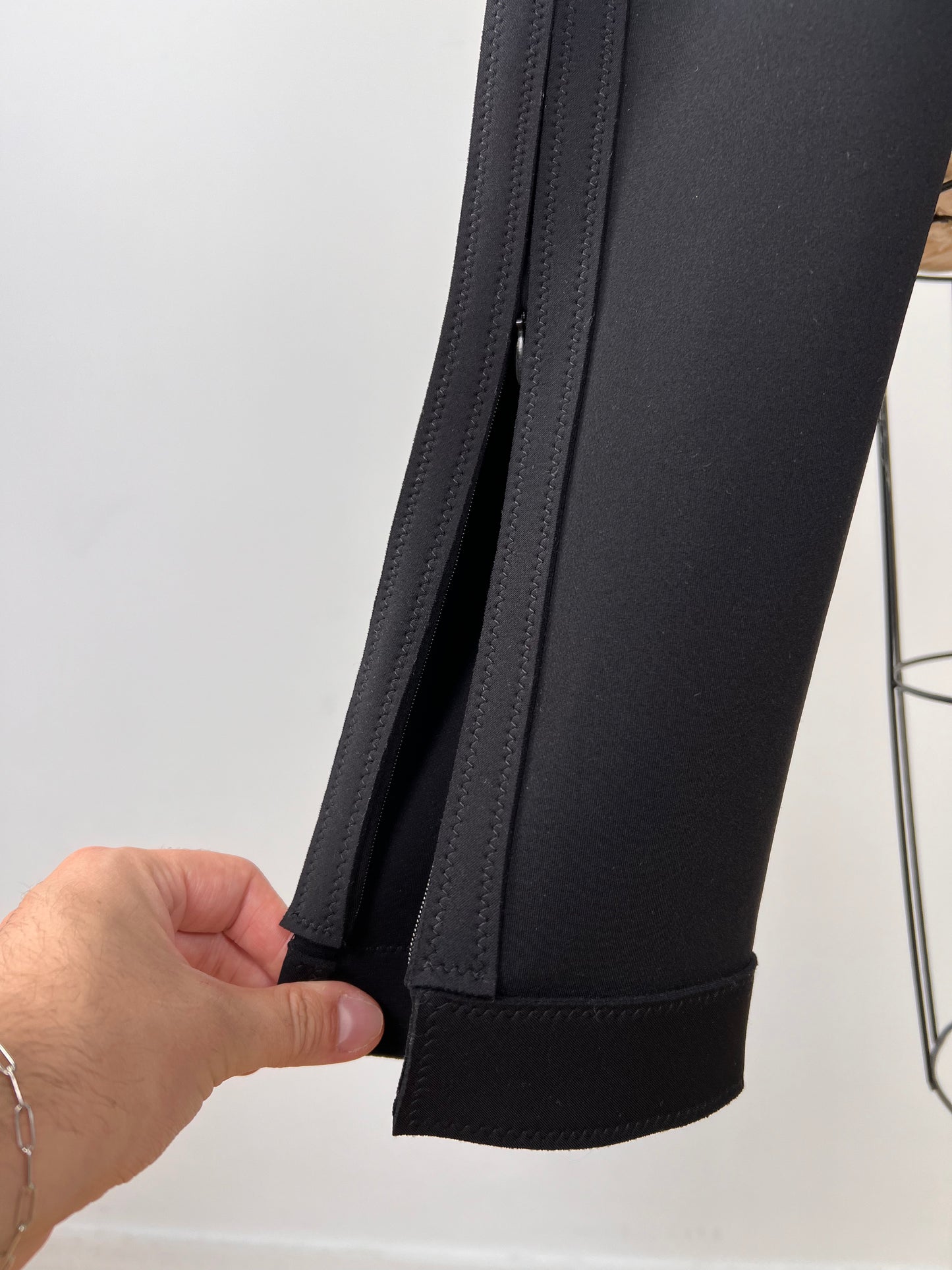 Pantalon effet wetsuit noir à glissières latérales (M)