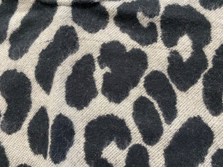 Cape réconfort léopard noir et gris (TU)