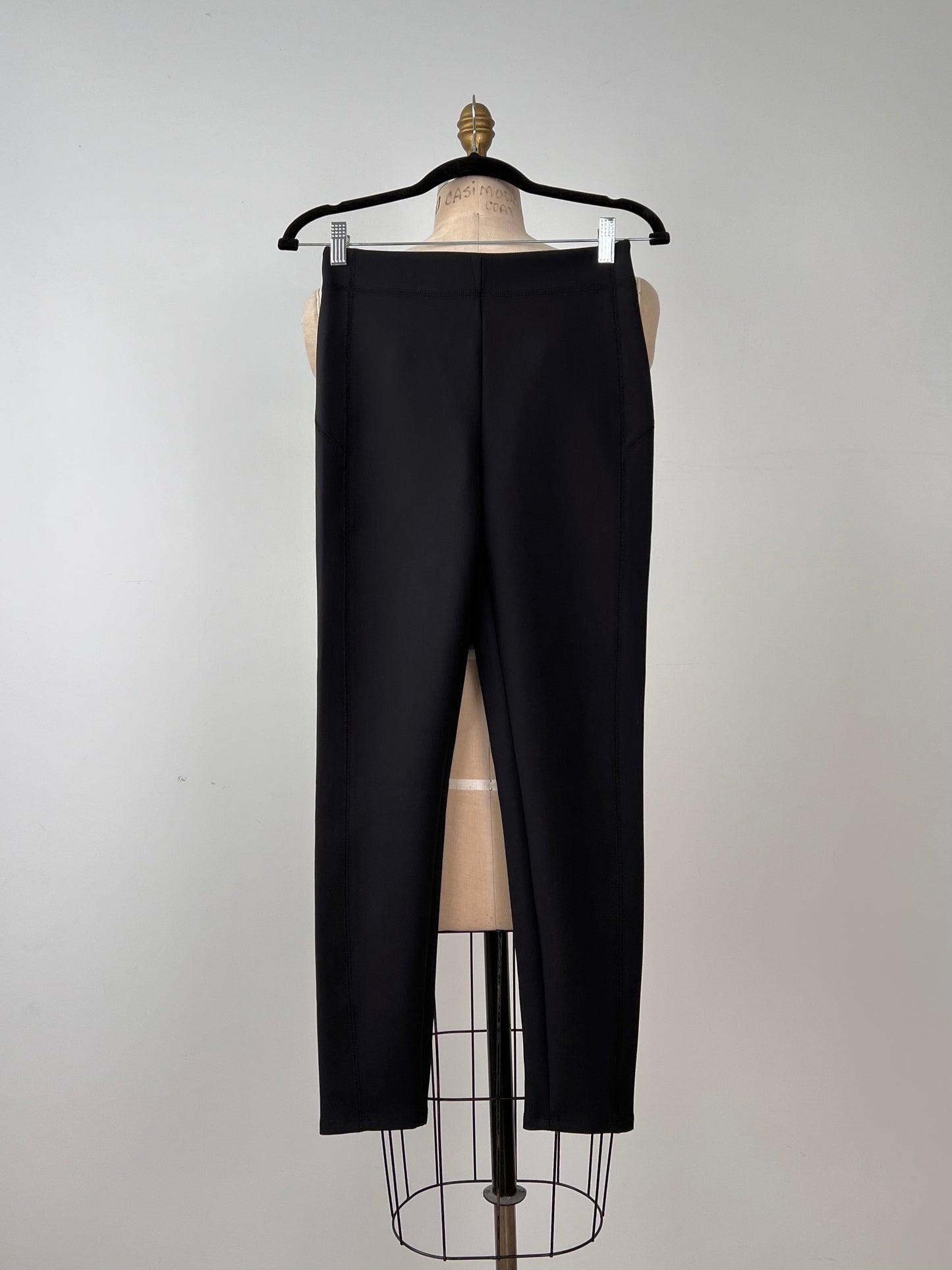 Pantalon noir effet wetsuit stretch à taille haute (2)