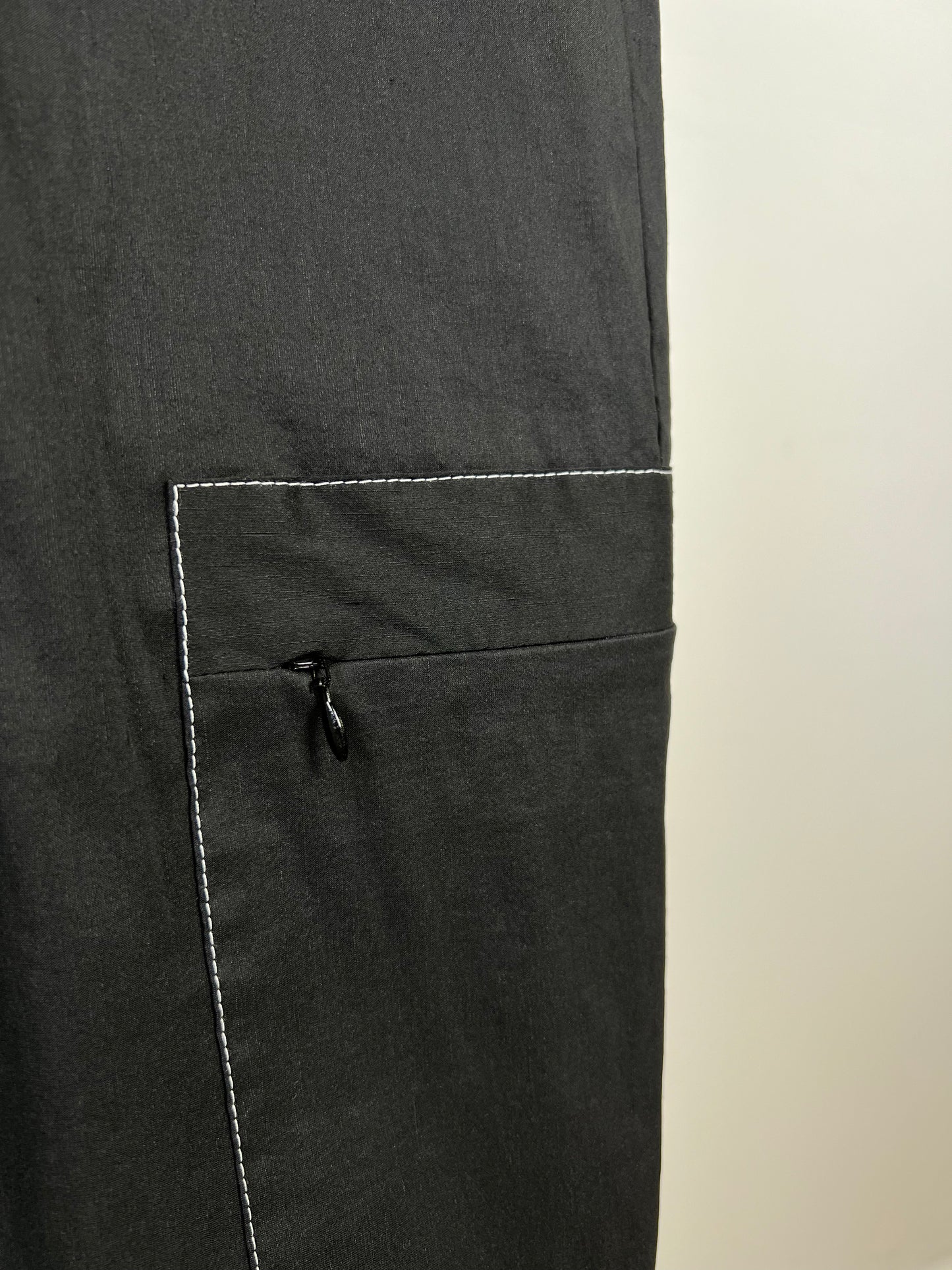 Pantalon noir façon portefeuille en lin techno (XS à XL)
