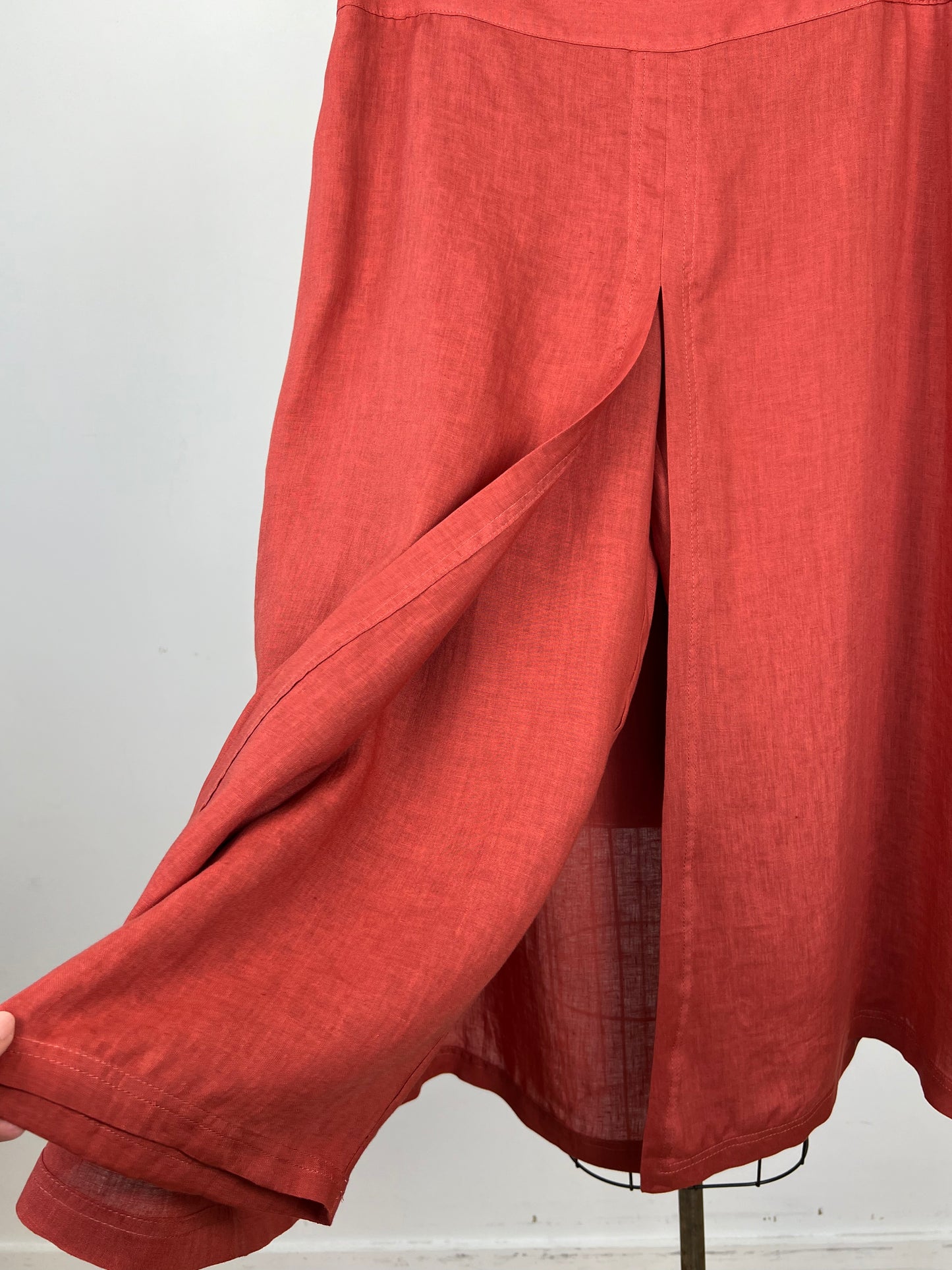 Pantalon en lin terra cotta à jupe fendue (XS et XL)