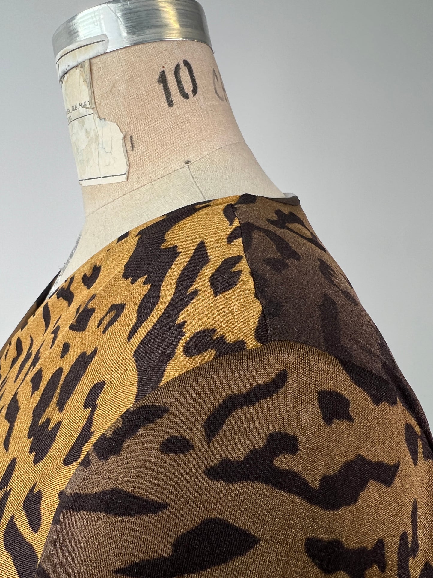 Robe cache-coeur léopard à manches 3/4 IMP* (L)