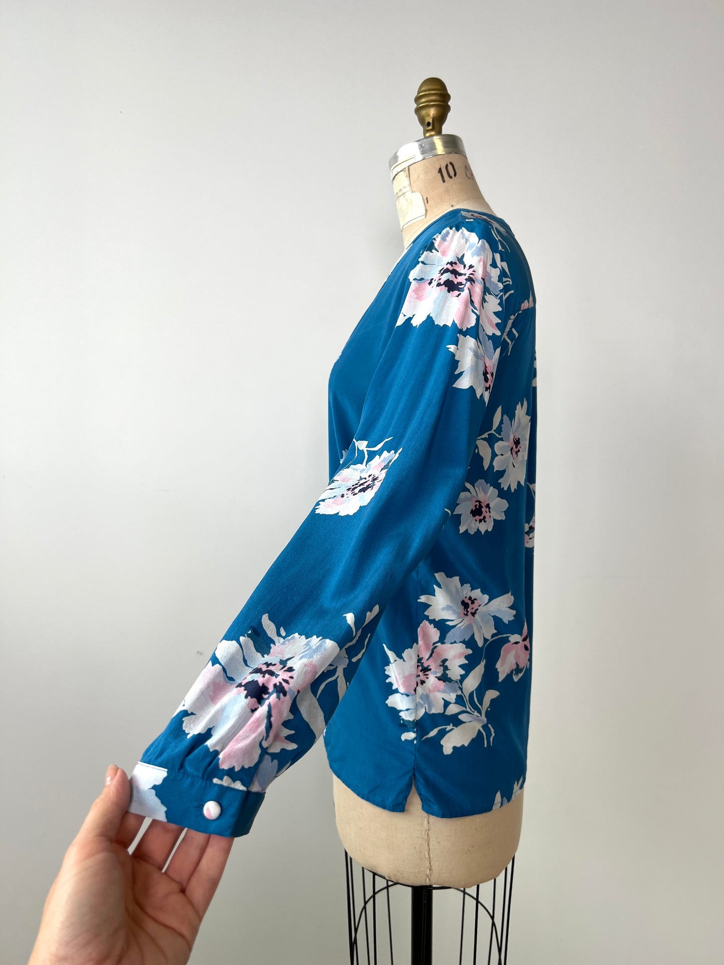 Blouse bleu azur à imprimé floral en soie (S)