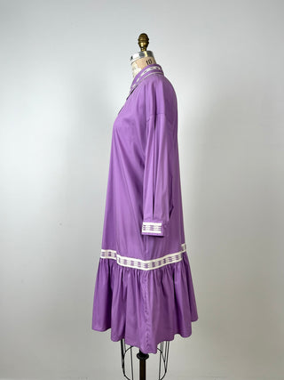 Robe mauve à volant et passementeries (6)