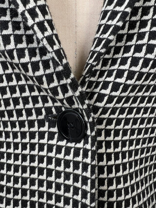 Blazer cintré en jacquard noir et crème (2)