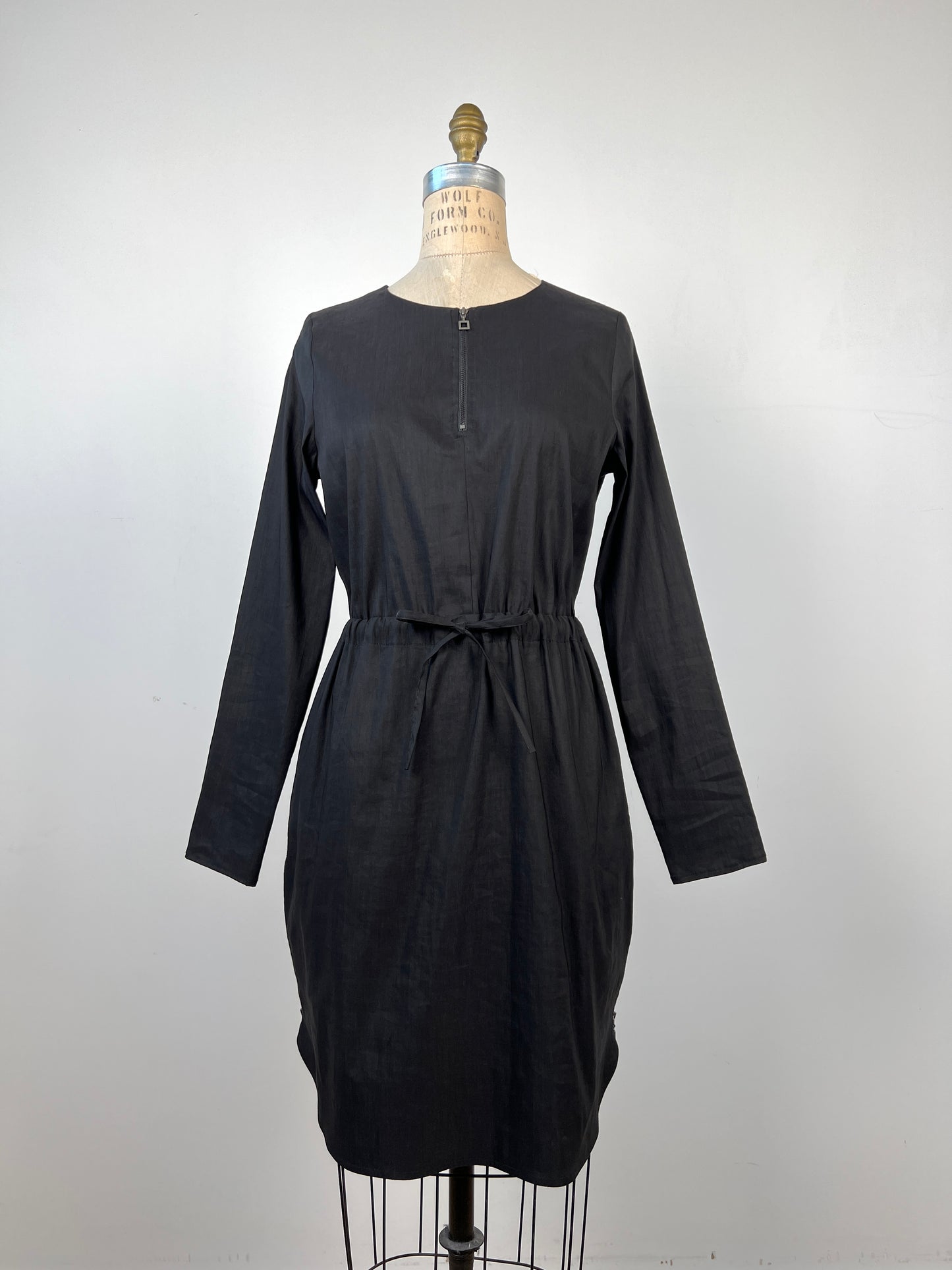 Robe noire ajustable en lin technique 4 saisons (S)