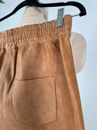 Natural leather urban shorts with elastic waist (8)