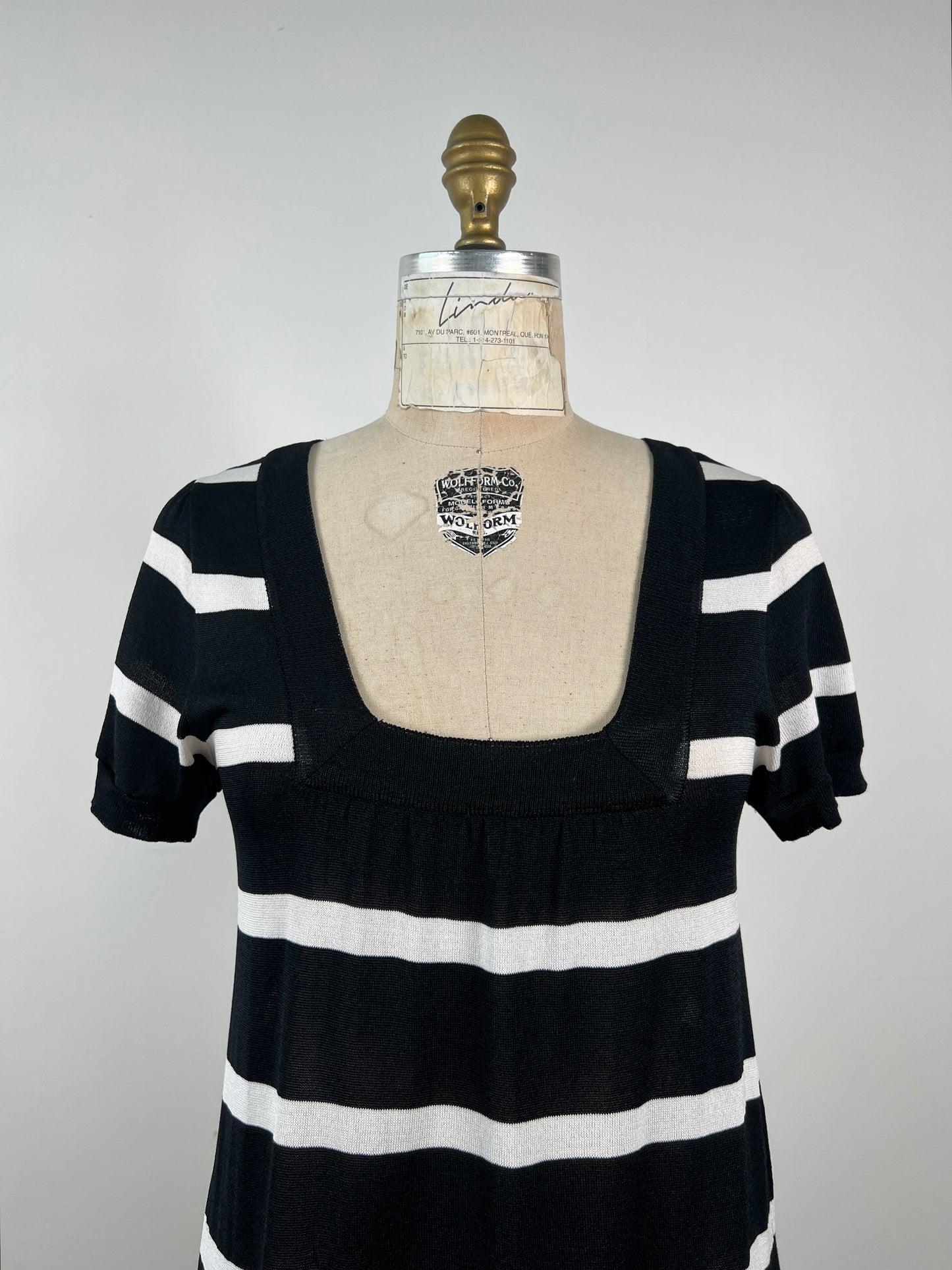Robe évasée en tricot noir à rayures blanches  (XS)
