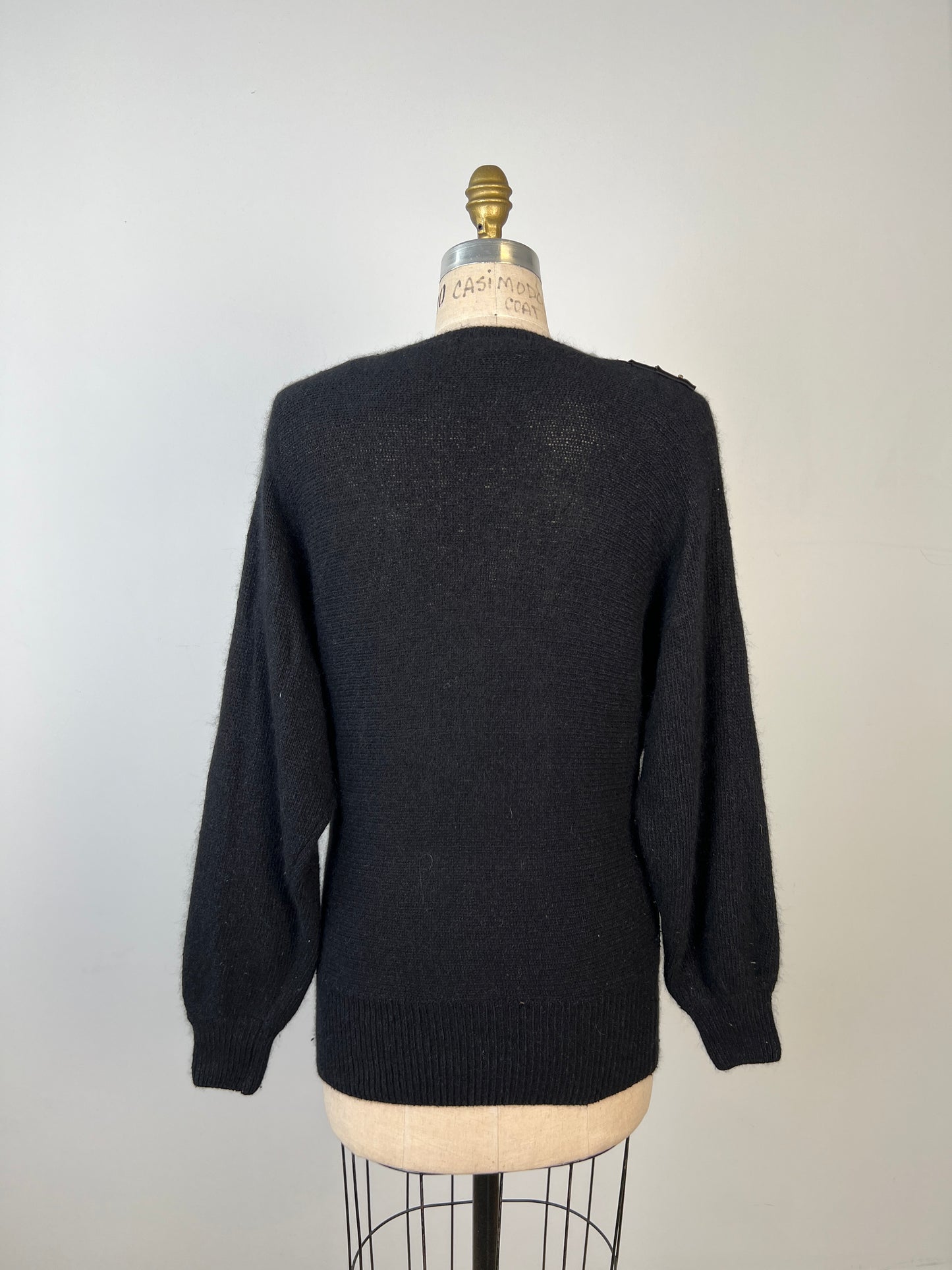 Chandail vintage en tricot noir à col fluide (L)