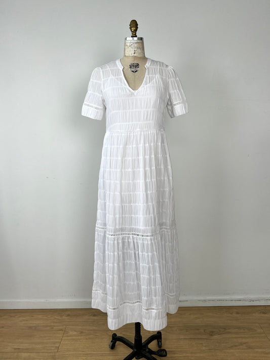 Robe blanche gaufrée à détails ajourés (6+10)