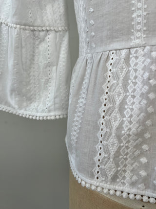 Blouse blanche à broderies (6)