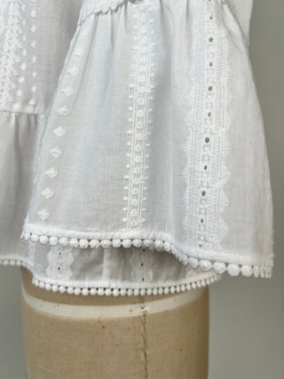 Blouse blanche à broderies (6)