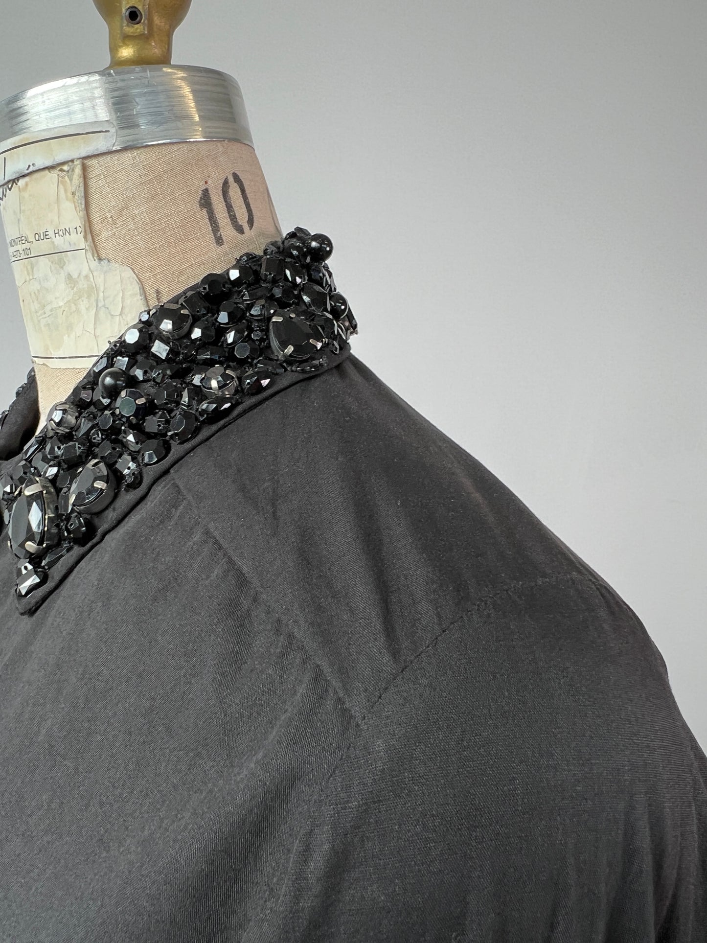 Chemisier noir en pur coton à col bijoux (4)