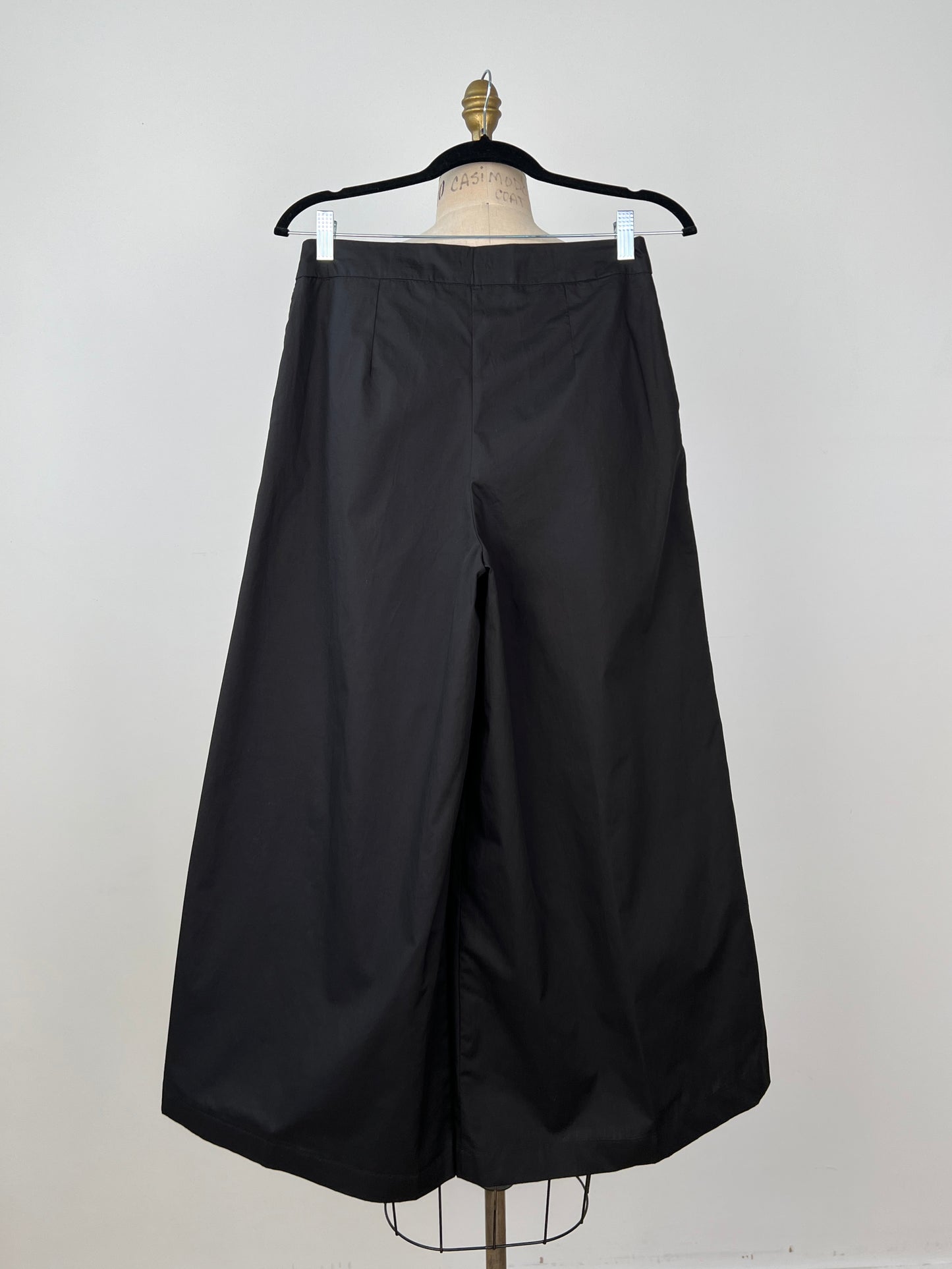 Pantalon Samouraï noir à oeillets décoratifs (4 à 12)
