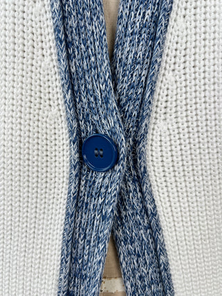 Veste en tricot blanc à bordures bleues (6)