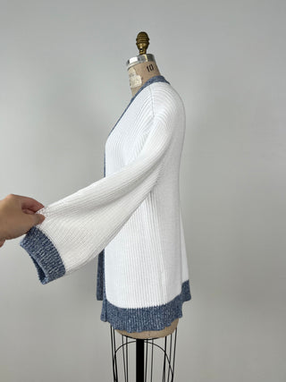 Veste en tricot blanc à bordures bleues (6)