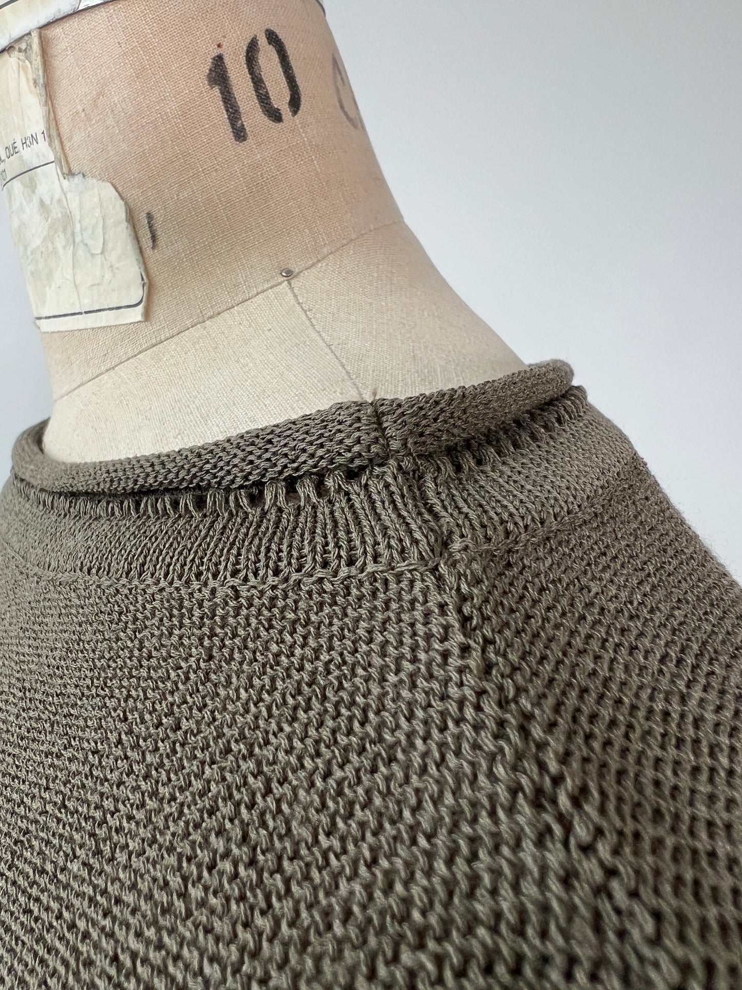 Chandail kaki écourté oversized en tricot lavable (XS à L)